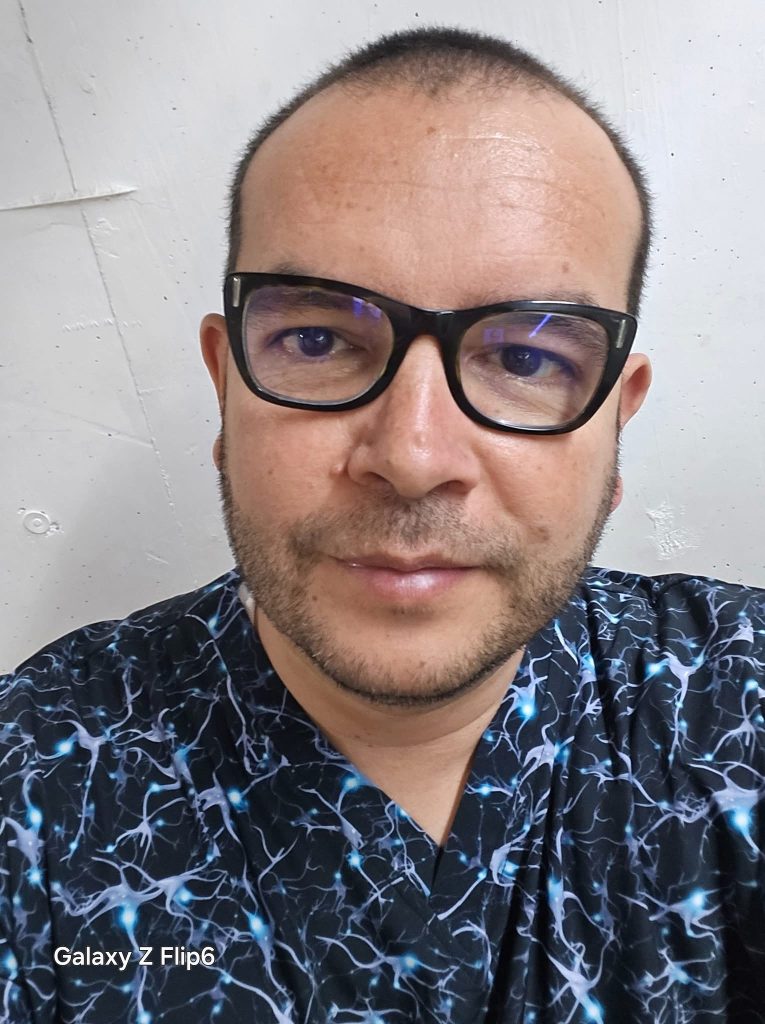 Retrato del Dr. José Jesús Colón Pérez, neurólogo pediatra asociado a NeuroSpa.